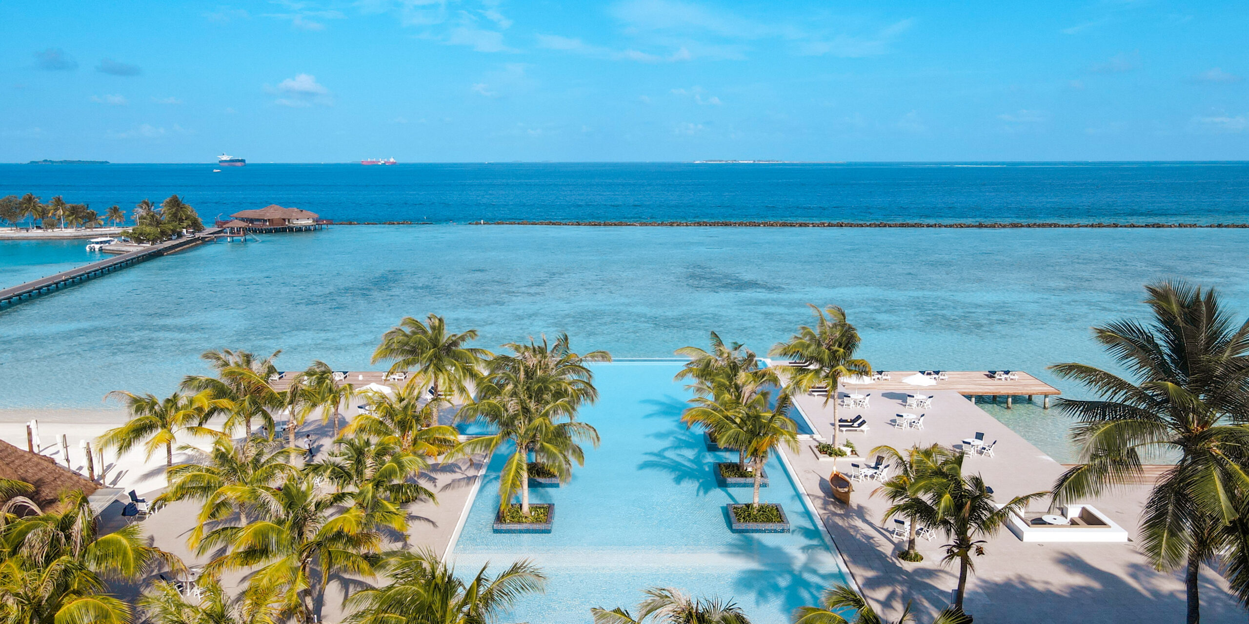 Paradise Swimming Pool16